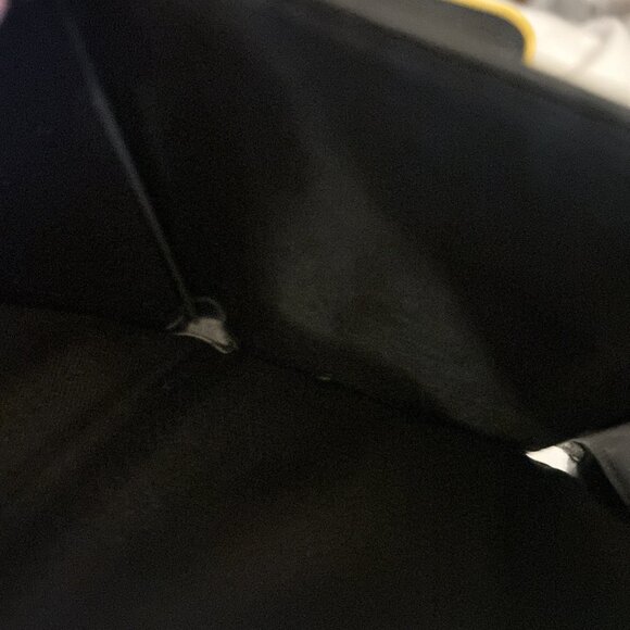 CAT caterpillar men’s black leather trifold wallet w/RFID protection shield Tin - Picture 13 of 15